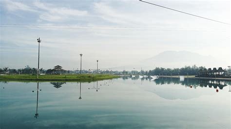 Hotels in Pili from $11 .